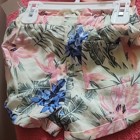 Short Set - Picture 3 of 3